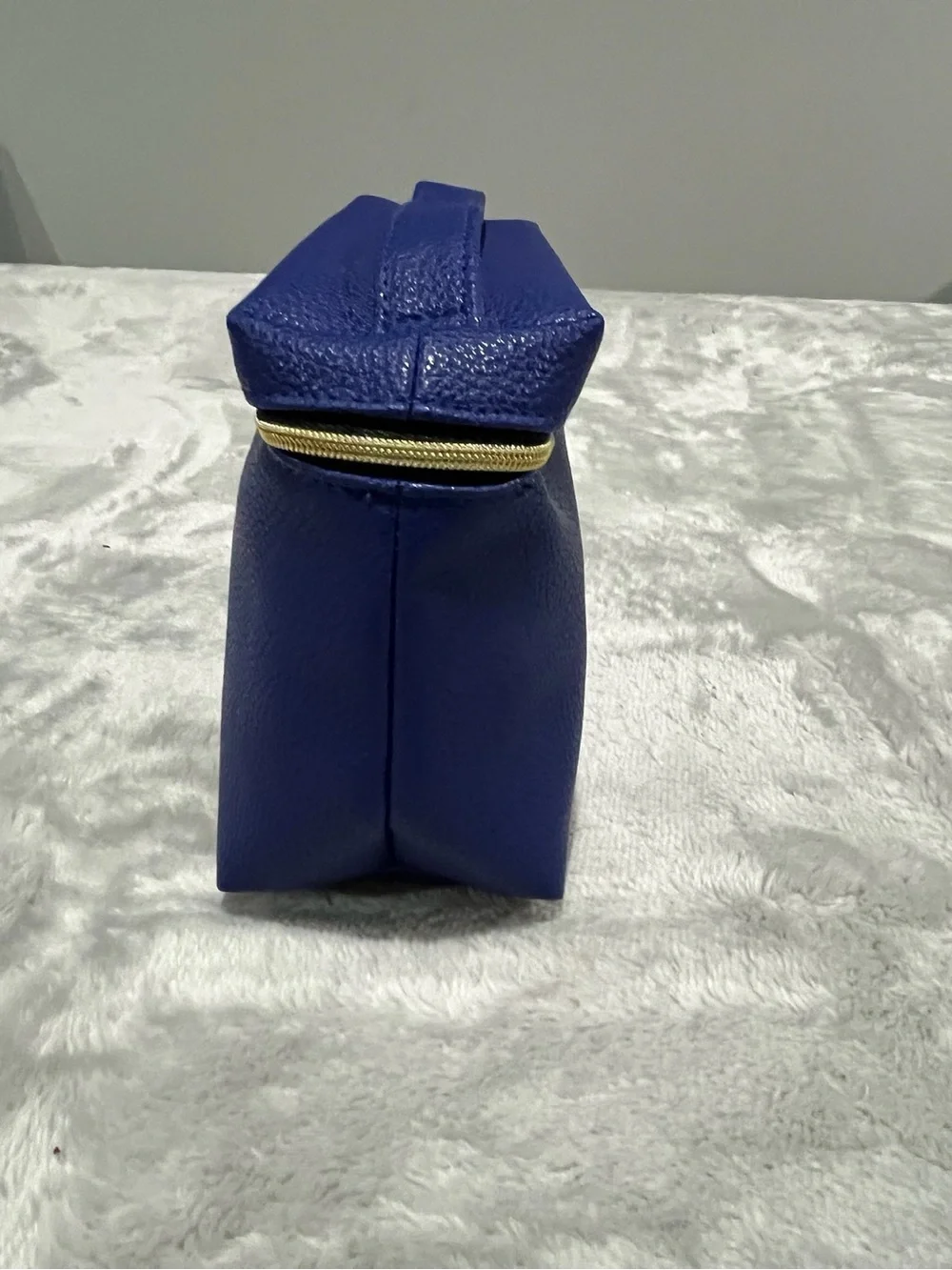 Elizabeth Arden Cobalt Blue Faux Pebble-Leather Cosmetic Train Case 💙✨